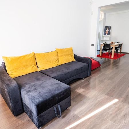 Cozy & Spacious Flat Near Victoriei Square Boekarest Buitenkant foto