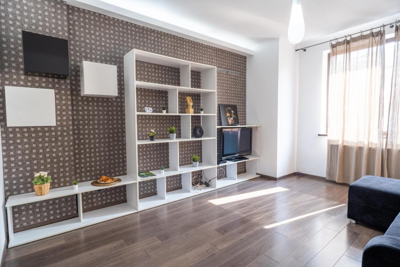 Cozy & Spacious Flat Near Victoriei Square Boekarest Buitenkant foto
