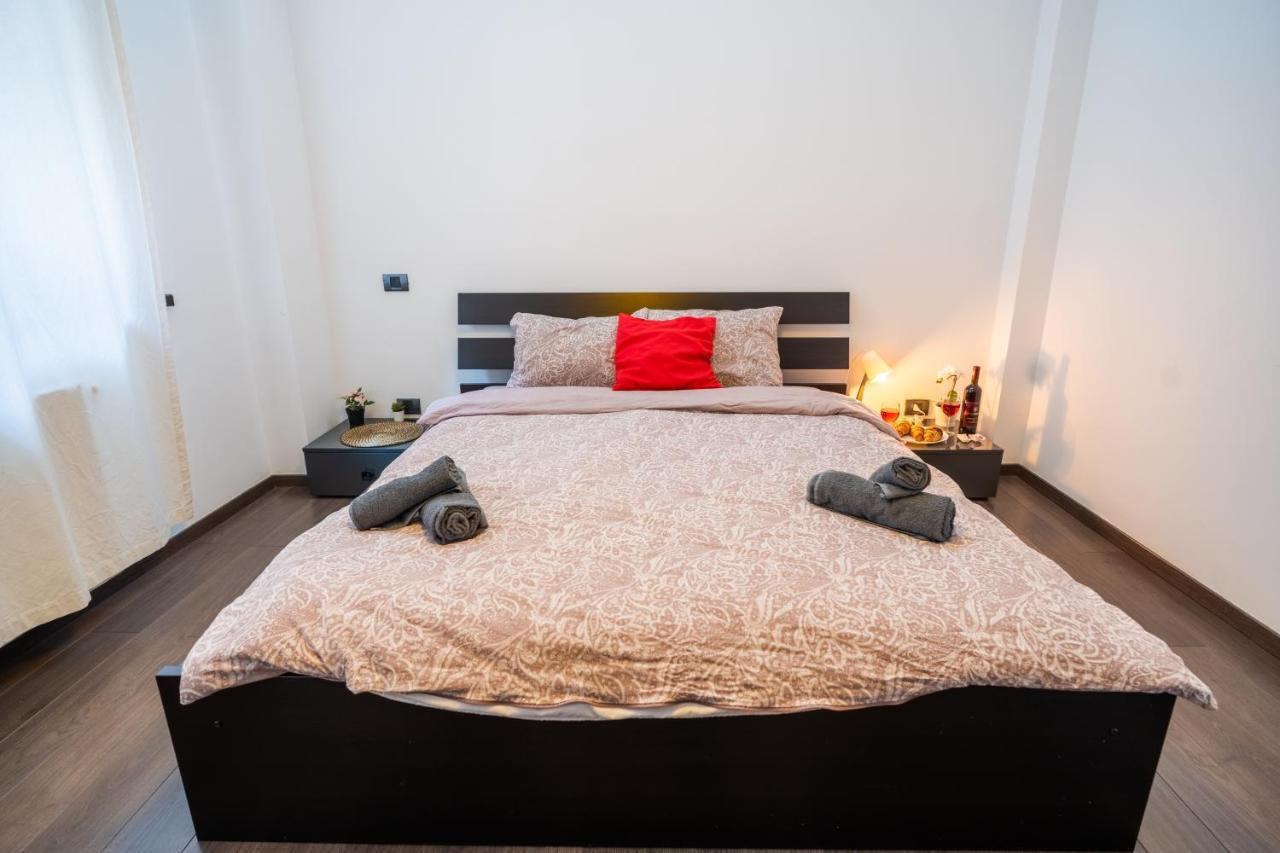 Cozy & Spacious Flat Near Victoriei Square Boekarest Buitenkant foto