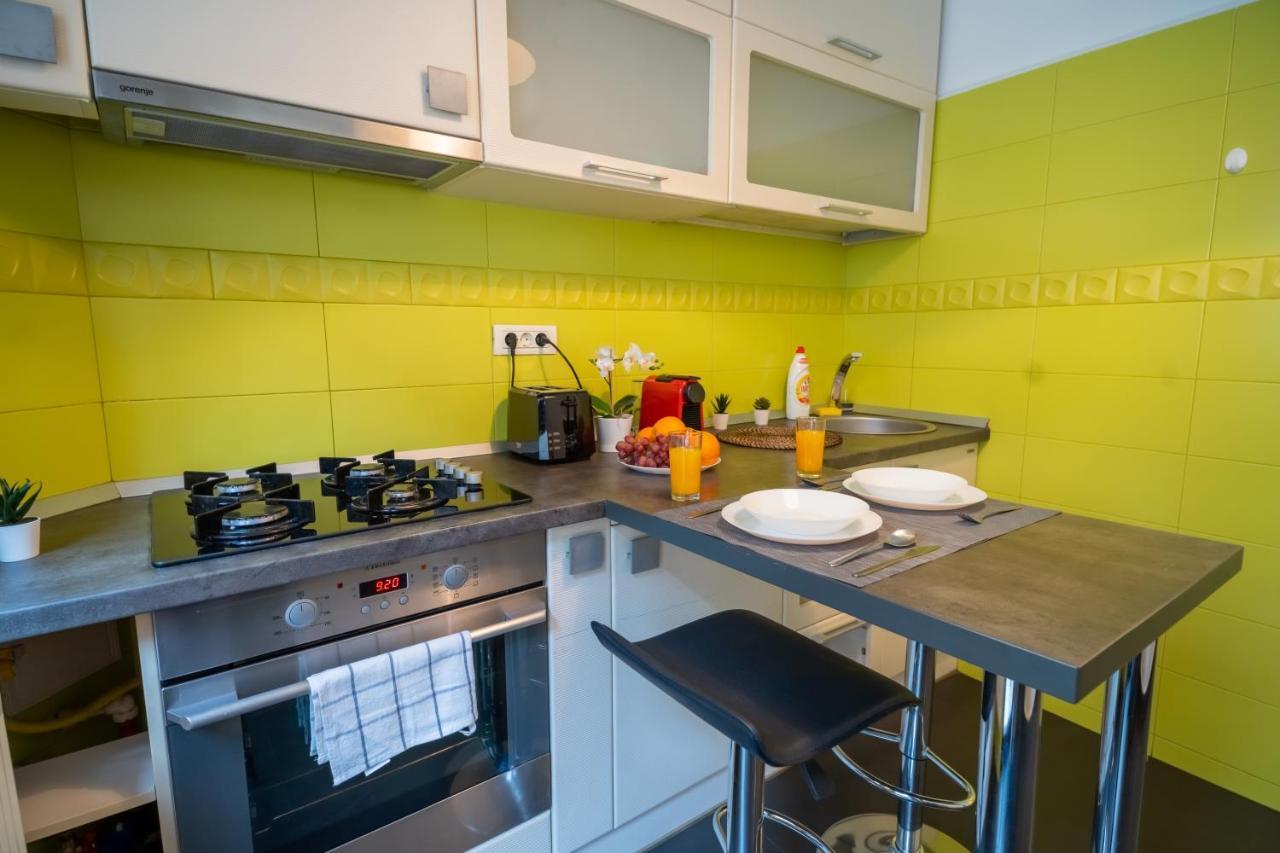 Cozy & Spacious Flat Near Victoriei Square Boekarest Buitenkant foto