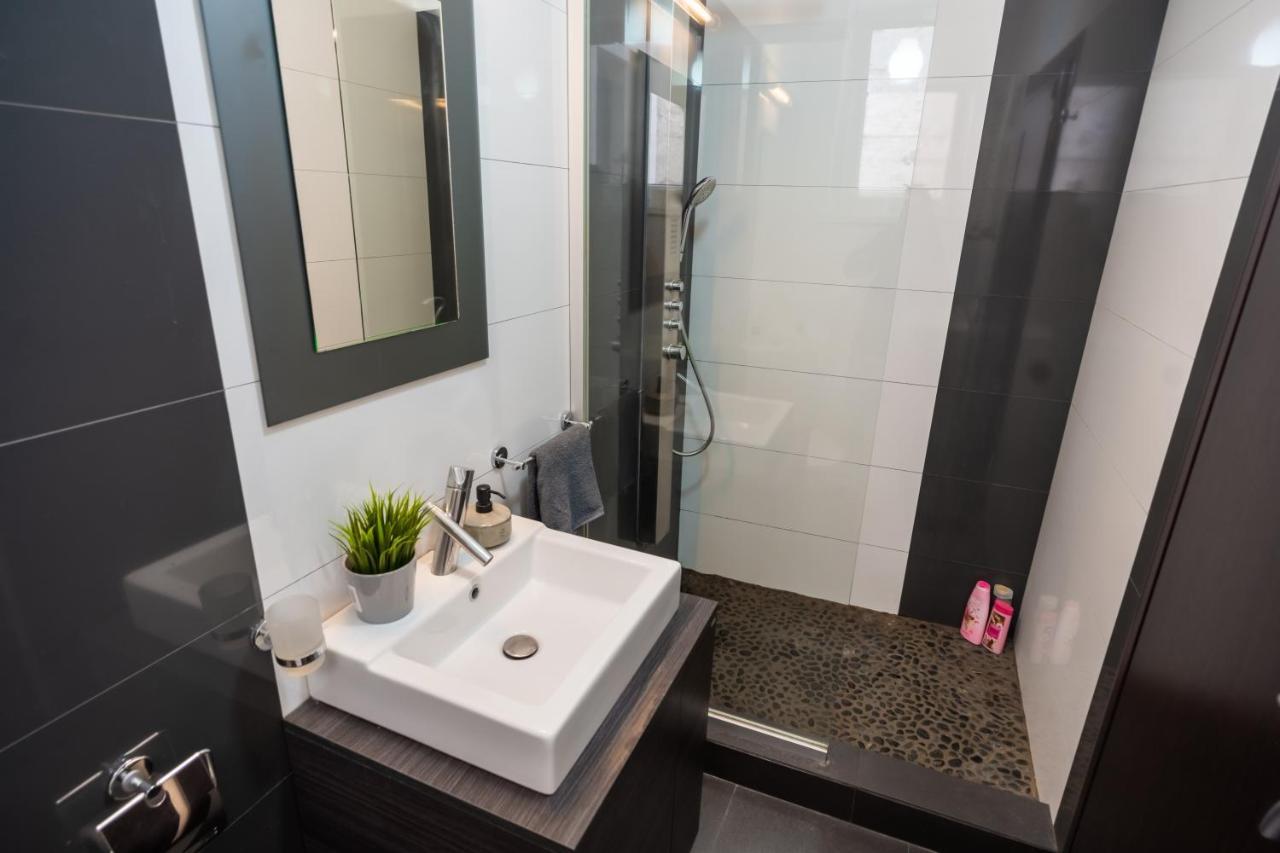 Cozy & Spacious Flat Near Victoriei Square Boekarest Buitenkant foto